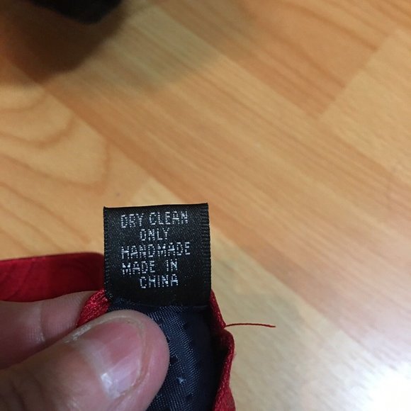 Adolfo 100% Silk Red On Red Paisley Mens Tie EUC - Picture 6 of 7